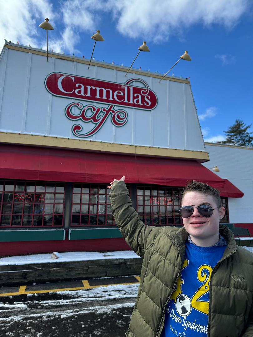 Mark Radel reviews Carmelas Cafe.